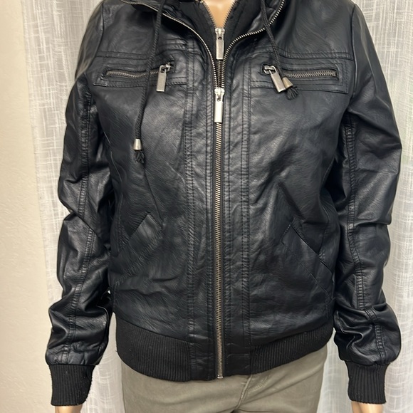 Women’s black bomber jacket size MD from Hot Topic - Picture 3 of 7